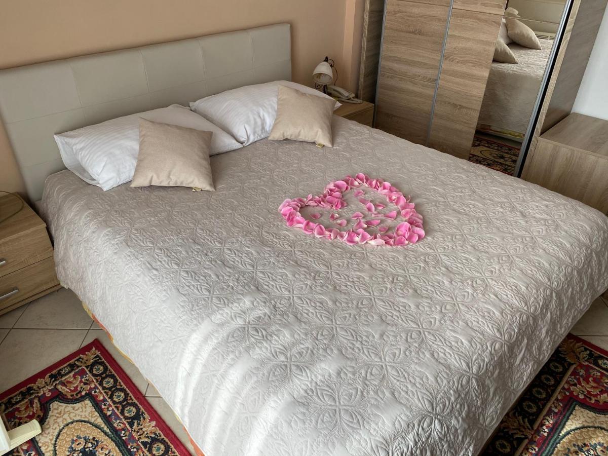 Hotel Aurora Pula Bagian luar foto