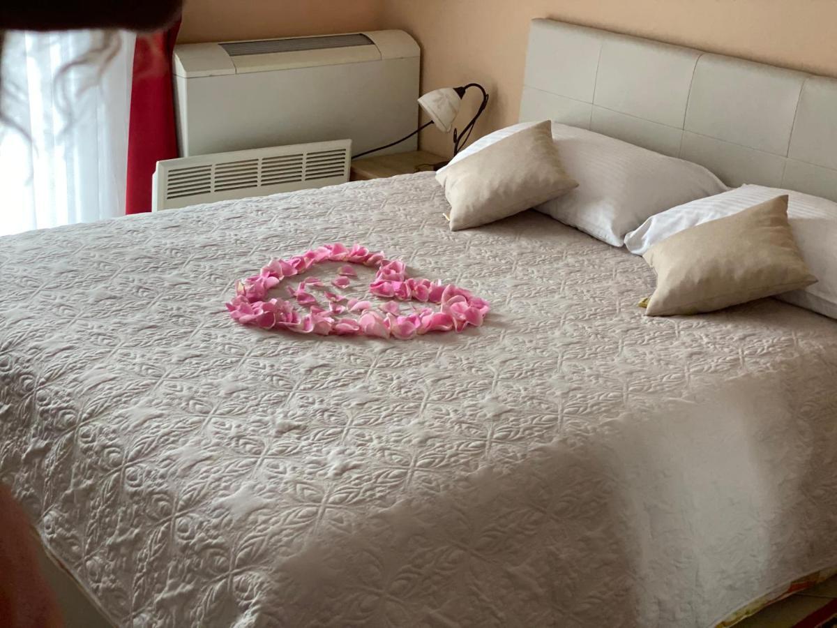 Hotel Aurora Pula Bagian luar foto