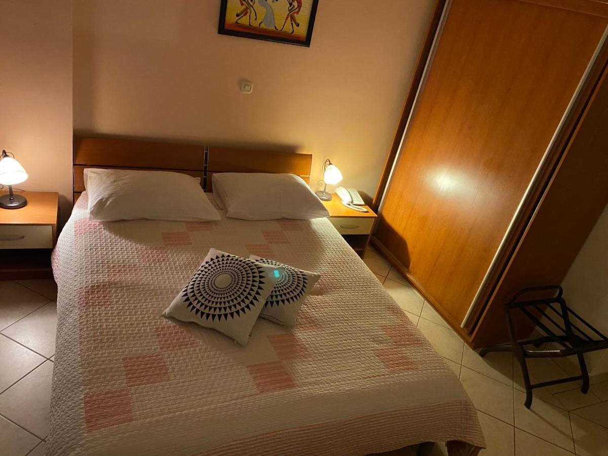 Hotel Aurora Pula Bagian luar foto