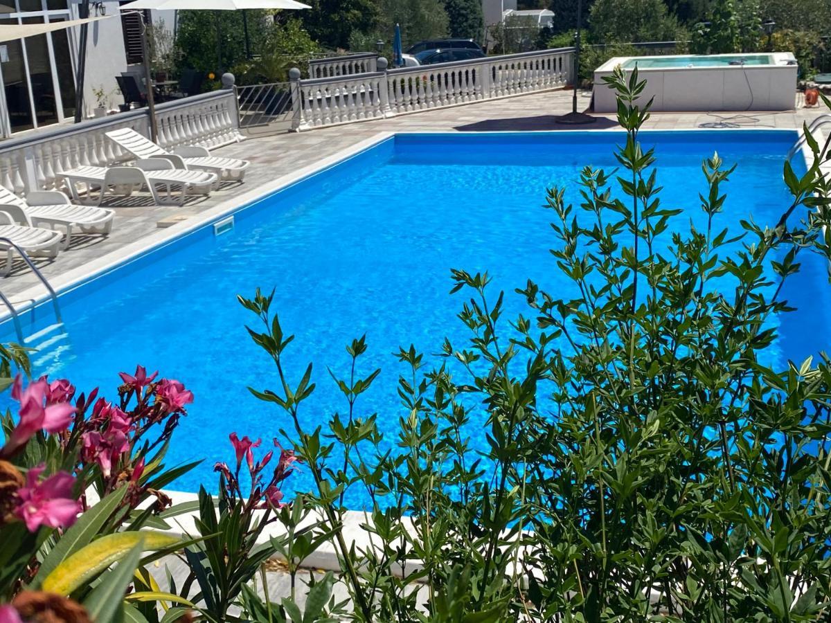 Hotel Aurora Pula Bagian luar foto
