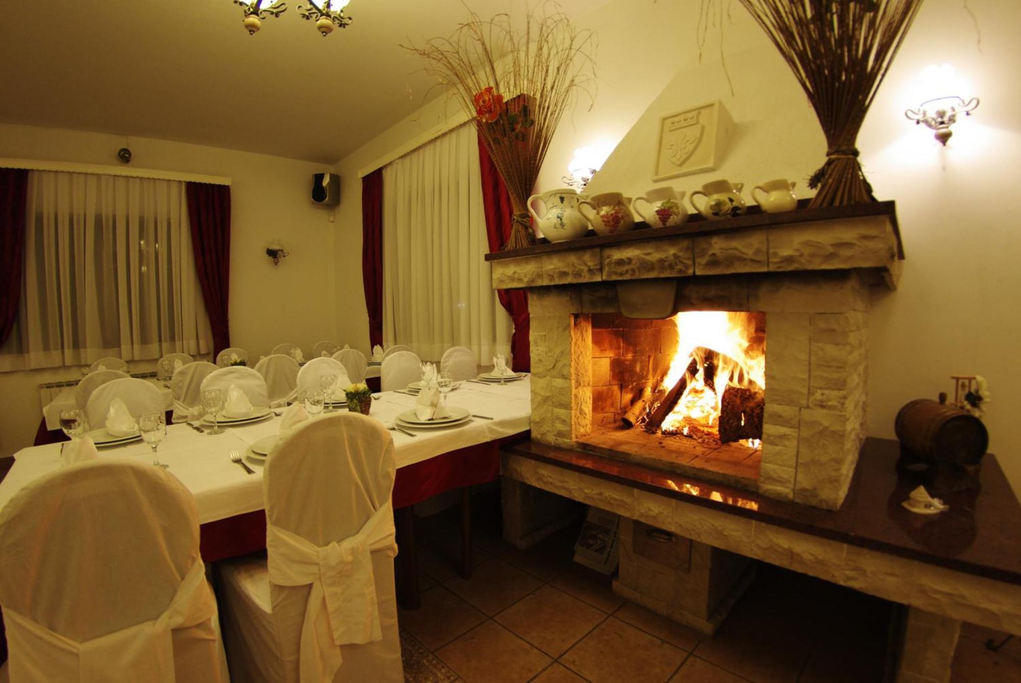 Hotel Aurora Pula Bagian luar foto