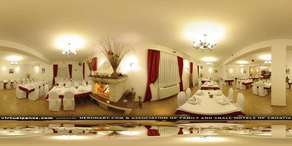 Hotel Aurora Pula Bagian luar foto