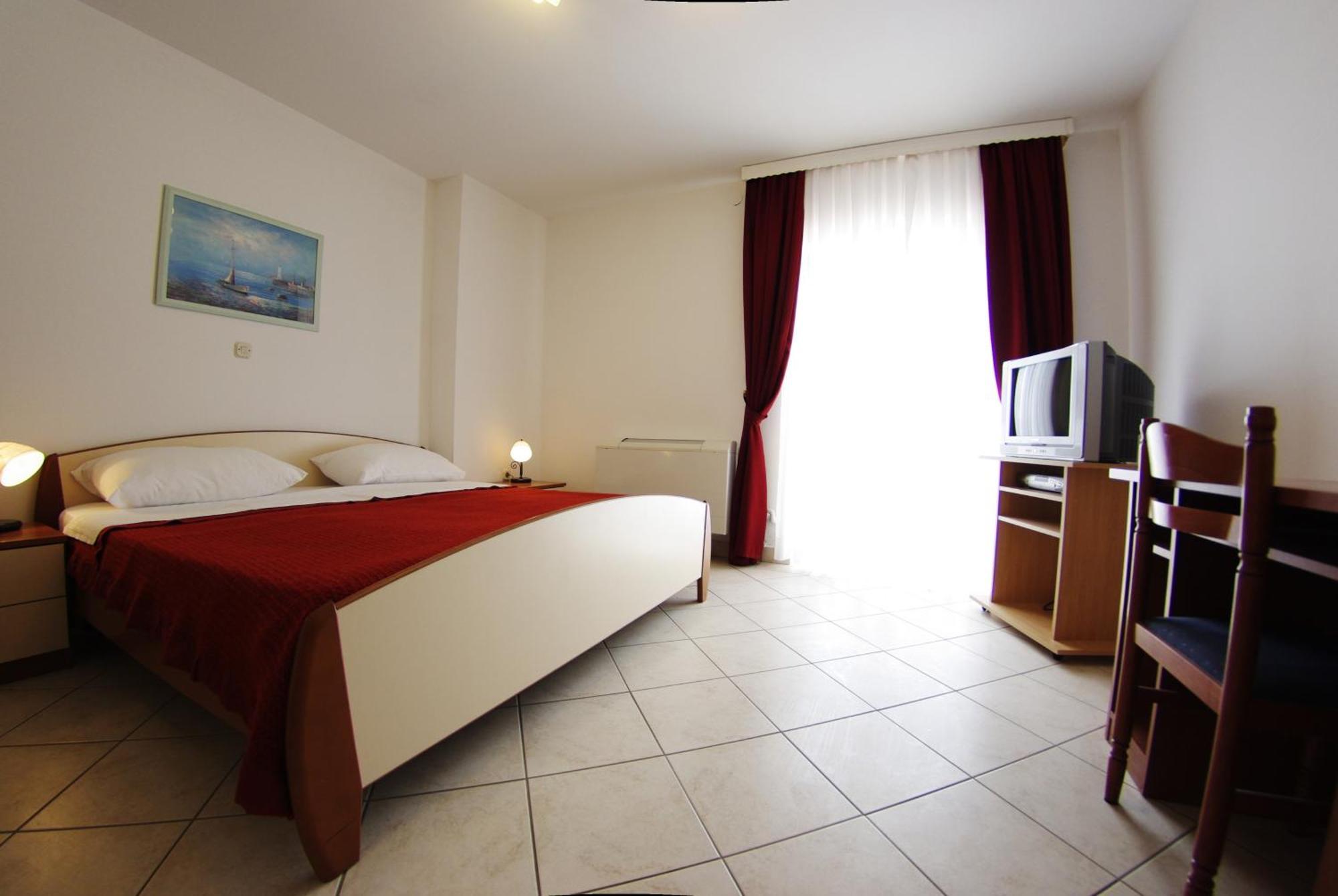 Hotel Aurora Pula Bagian luar foto