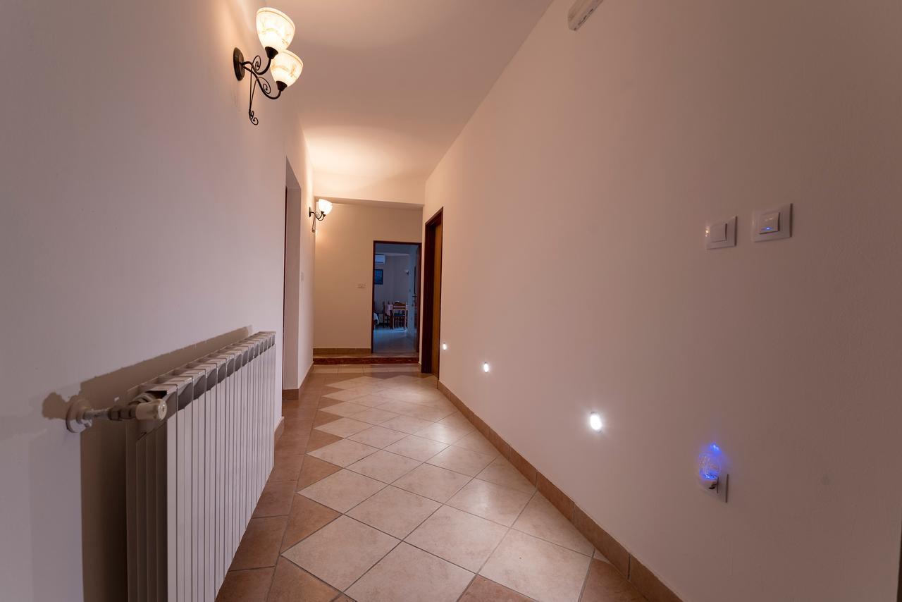 Hotel Aurora Pula Bagian luar foto
