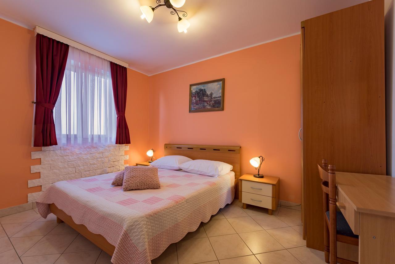 Hotel Aurora Pula Bagian luar foto