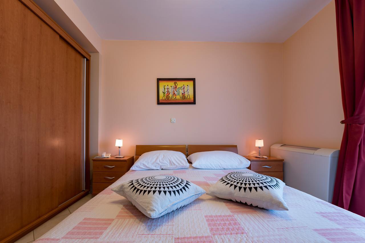 Hotel Aurora Pula Bagian luar foto
