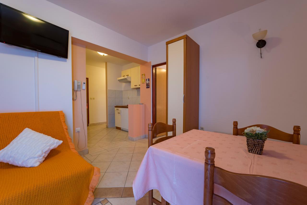 Hotel Aurora Pula Bagian luar foto