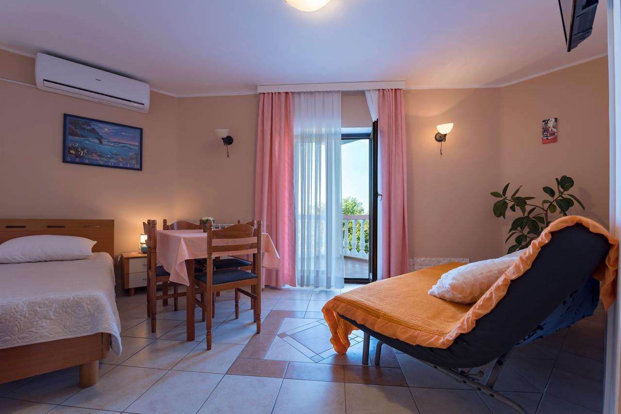 Hotel Aurora Pula Bagian luar foto